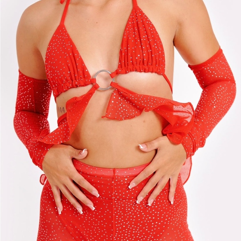 Luana the label devil twinkle set. Never worn. Gloves: S. Top: S. Bottoms: UK 4